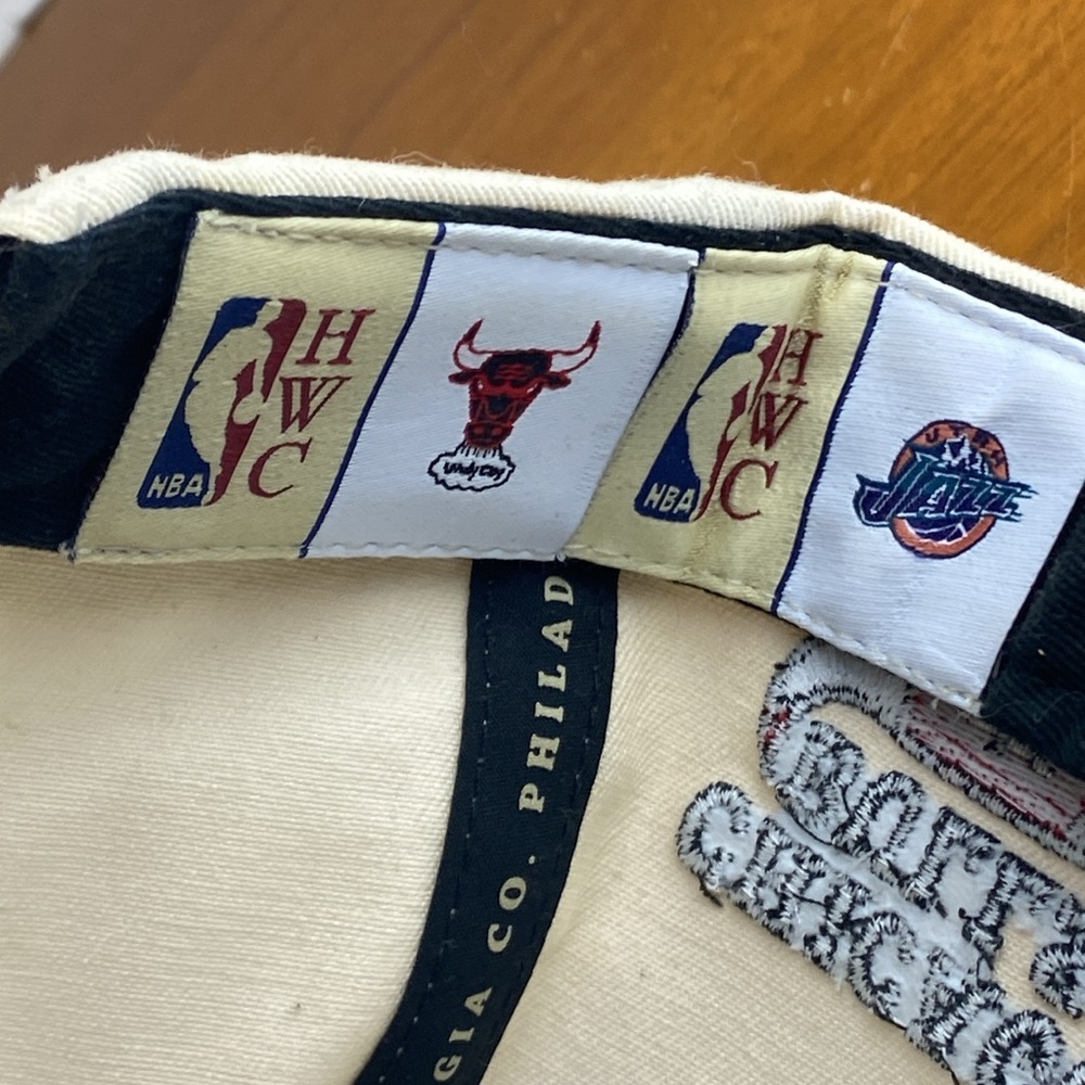 1998 NBA Finals Hat Mitchell and Ness Chicago Bulls vs Utah Jazz - Picture 6 of 7